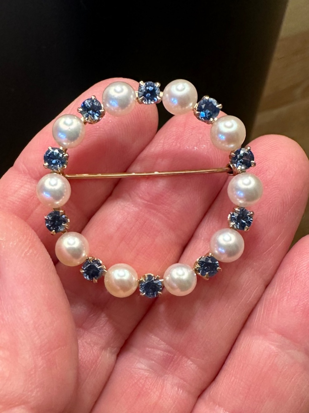 Vintage Pearl & Sapphire wreath brooch set in 14k gold